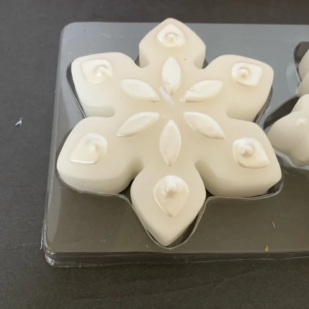 Vintage NWT Williams Sonoma Floating Candle Set of 3 Snowflakes White Silver